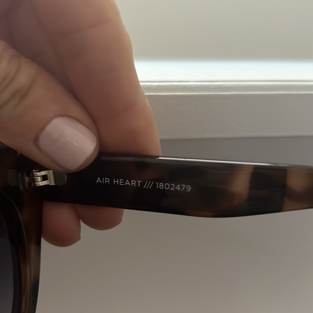 Le Specs Air Heart Sunglasses - Picture 5 of 7